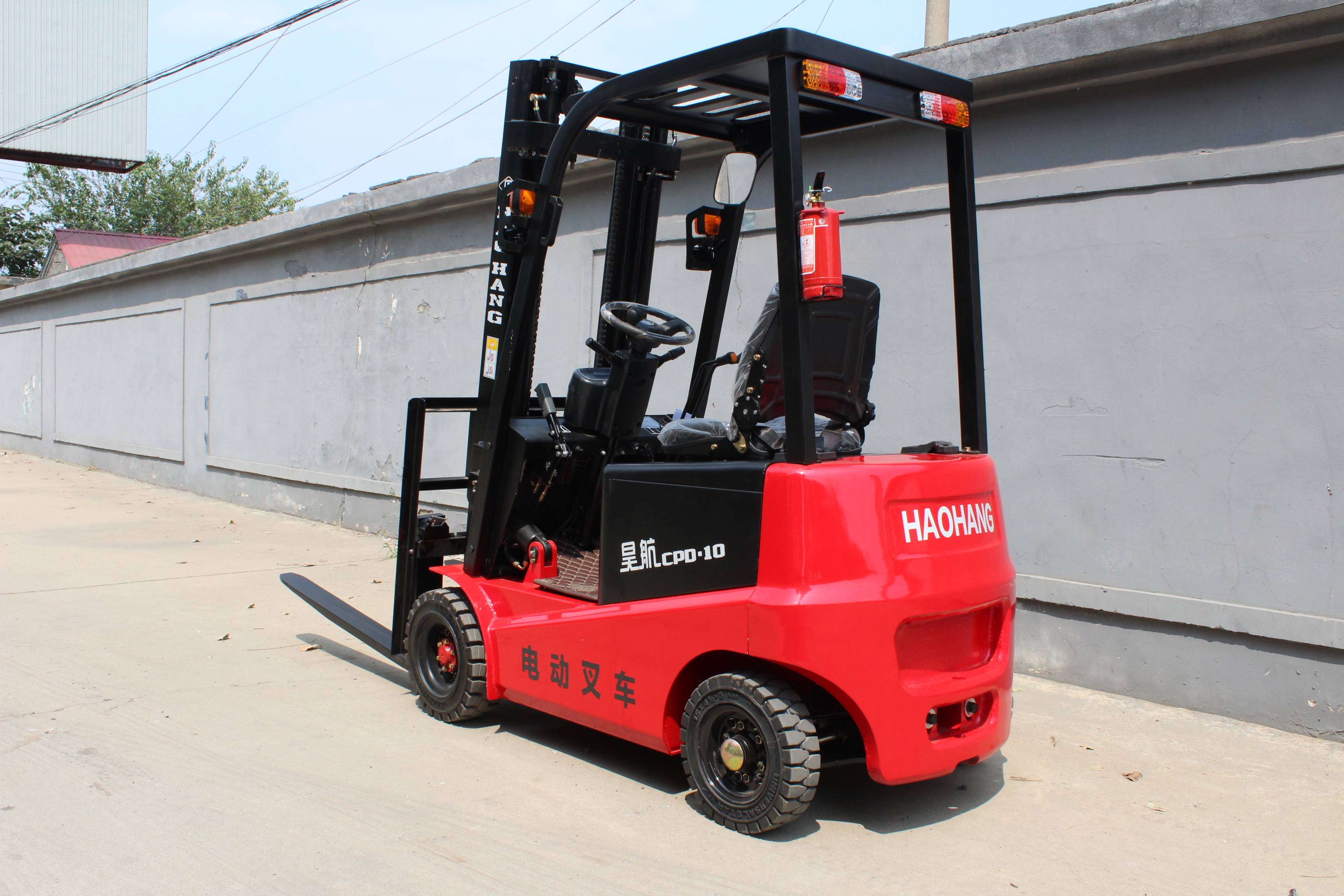 昊航小型電動叉車 四輪座駕式設(shè)計，開啟大視野作業(yè)新體驗